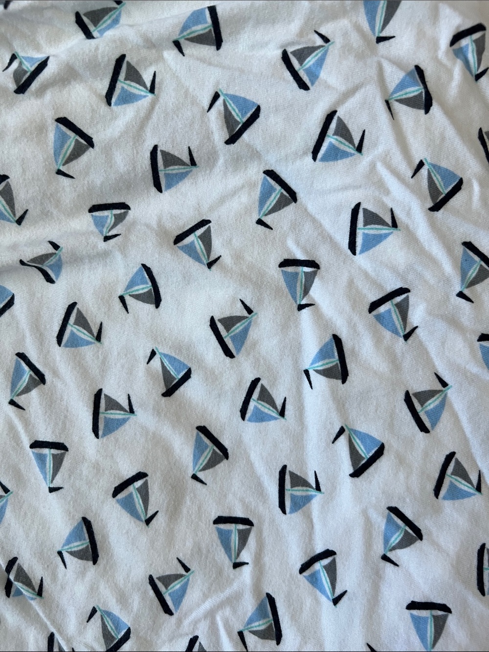 Blue Sailboat Print 100% cotton crib sheet. Used once!!